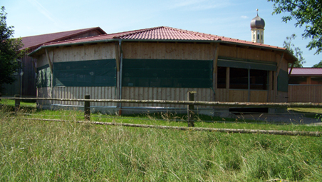 Longierhalle von aussen